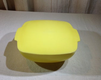 Vintage Pyrex Casserole Bowl with Lid Yellow with White Marked 525B-025/ B56 2 1/2 Qt. Size Lid-525-C   04415