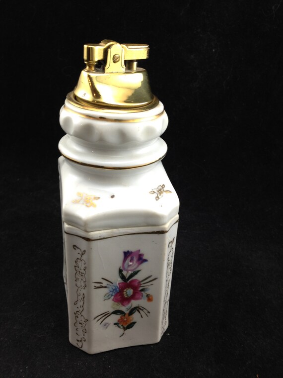Vintage Cigarette Lighter on Top of Matching Cigarette Holder Handpainted  Ceramic Made in Occupied Japan Model 59/589 04432