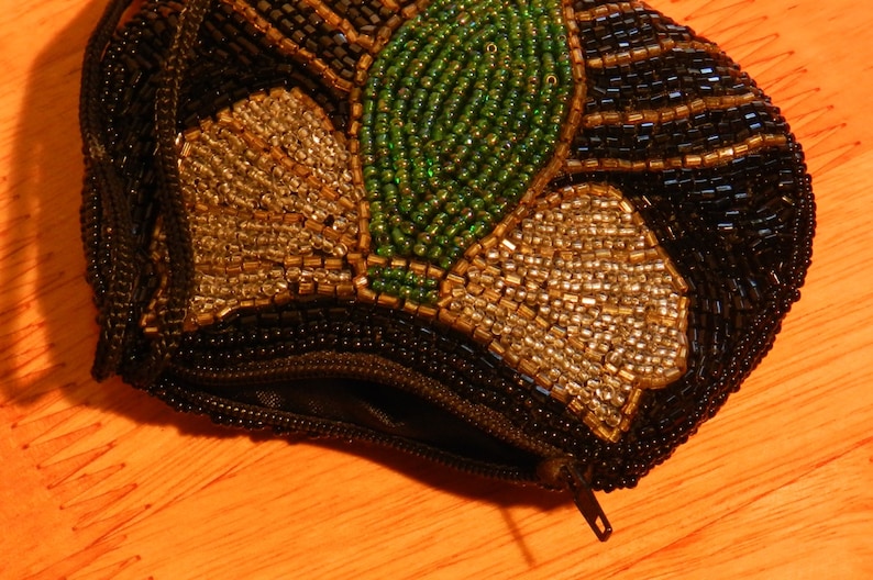 vintage beaded Coin Purse Zipper Closure with Wrist Handle 00925