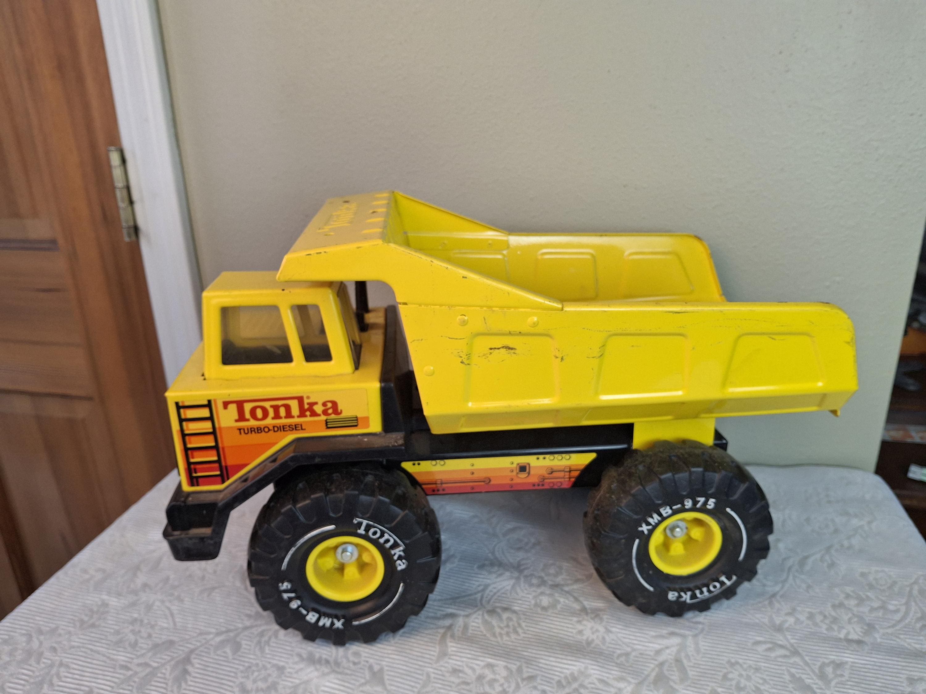 Chargeur Frontal Tonka Mighty – Turbo-Diesel – Acier/Métal – Jaune – Vintage – XMB-975