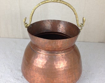 Vintage Hand gehämmert Kupfertopf mit geschnitztem Messinggriff 21 cm hoch 05105