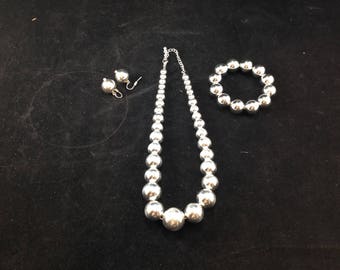 Vintage 3 Piece Costume Jewelry Silver Metal Balls Necklace, Bracelet and Earrings    03982