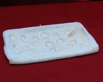 Stara biała torebka z koralikami marki Richere Made in Japan 04702