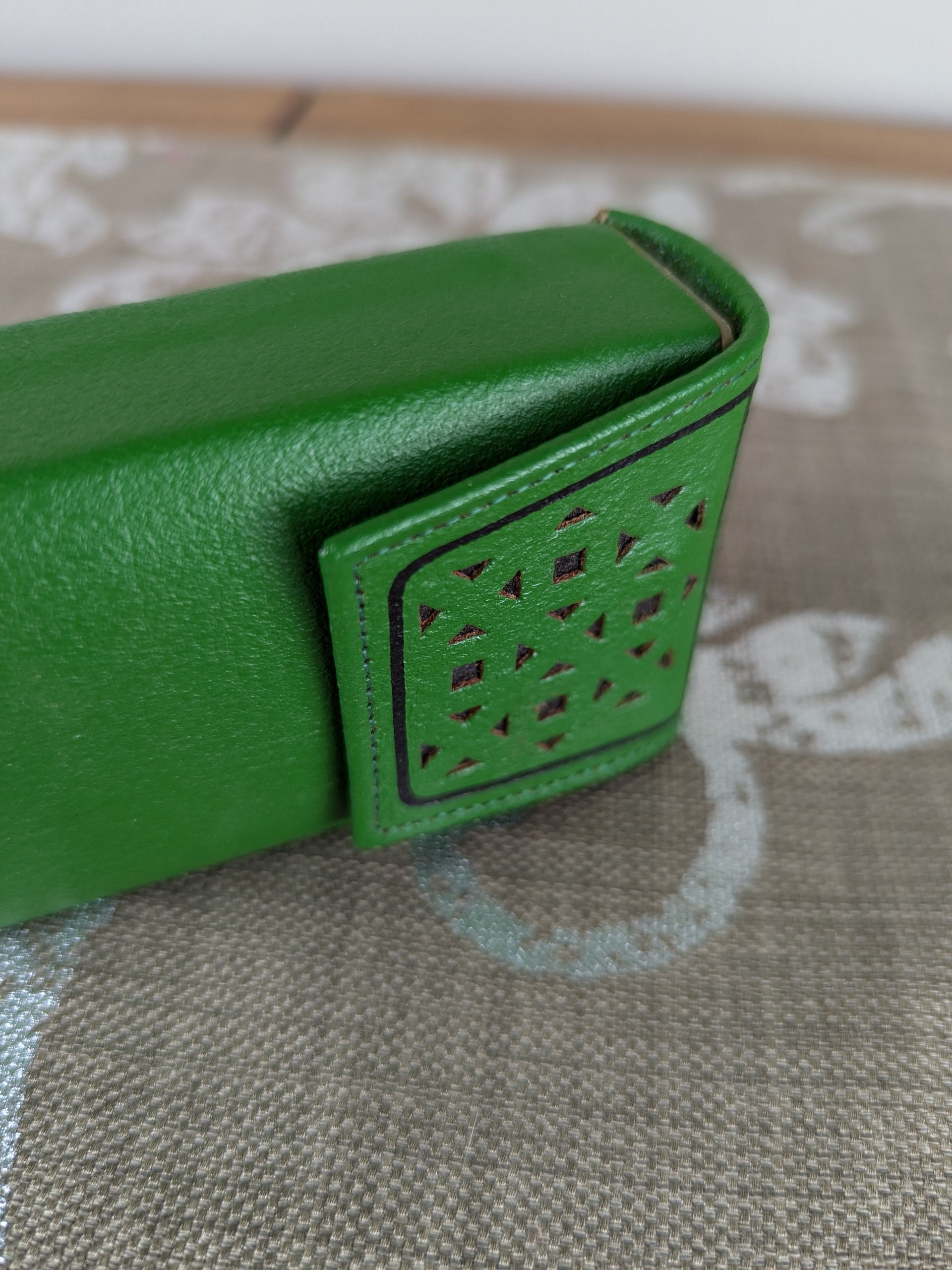 customized cigarette case Hand Engraved Gifts