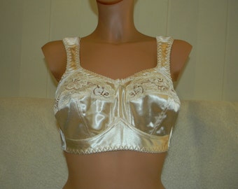 Wholesale lingerie, worldwide shipping, custom request,lace lingerie, lace panties, body suits, bralette, bras, lingerie sets, big bras