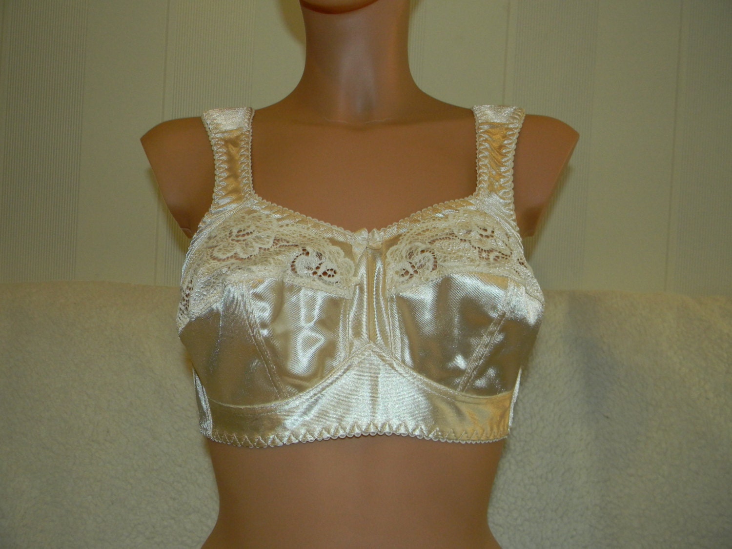 Vintage 1980s French Bra and Panties Set by Prima Donna, off White, Size FR  95c,uk,36c, Eu, 80C, Panties Size Eu 38,fr38, UK Small 