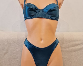 Emerald color lingerie set, underwire bra and thongs
