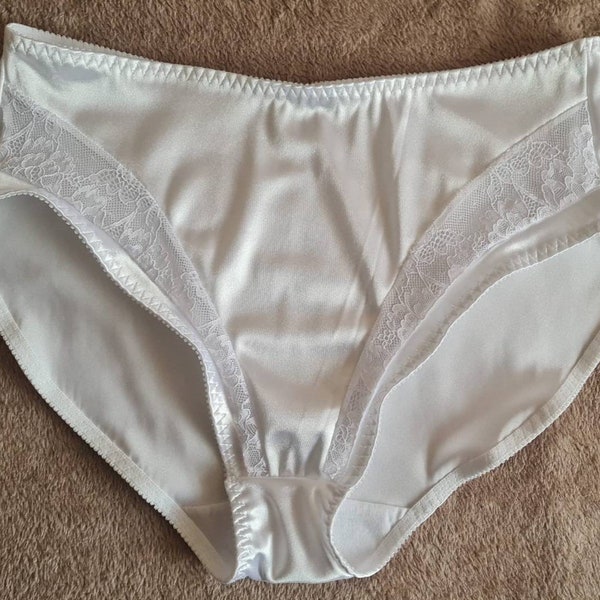 White lace handmade knickers without lace triangle in the middle