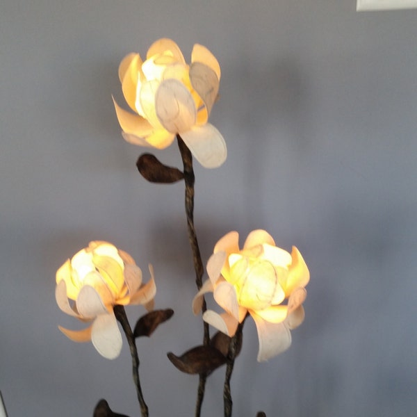 Floor lamp with 3 large flower globes