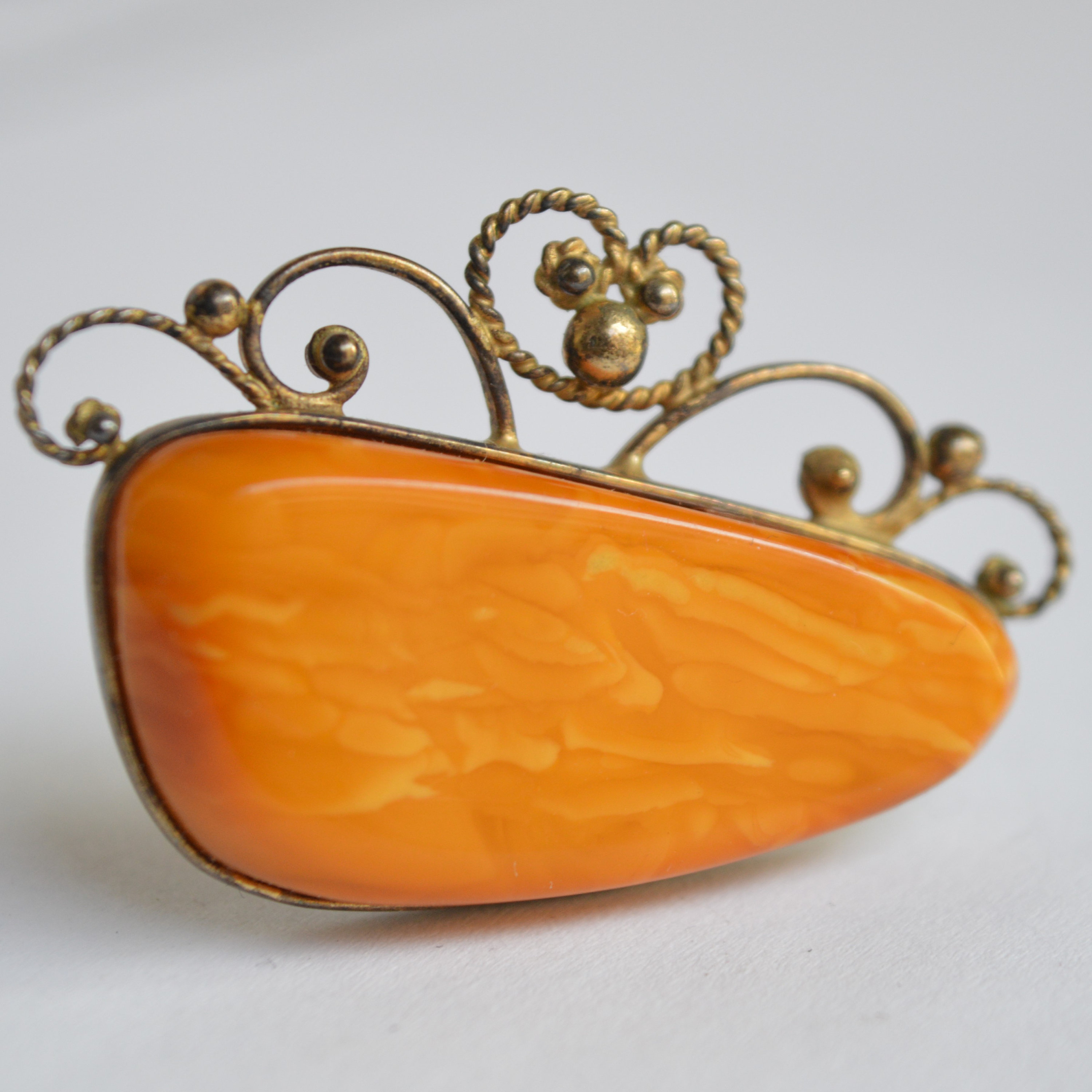 Yellow Butterscotch Amber Brooch UK