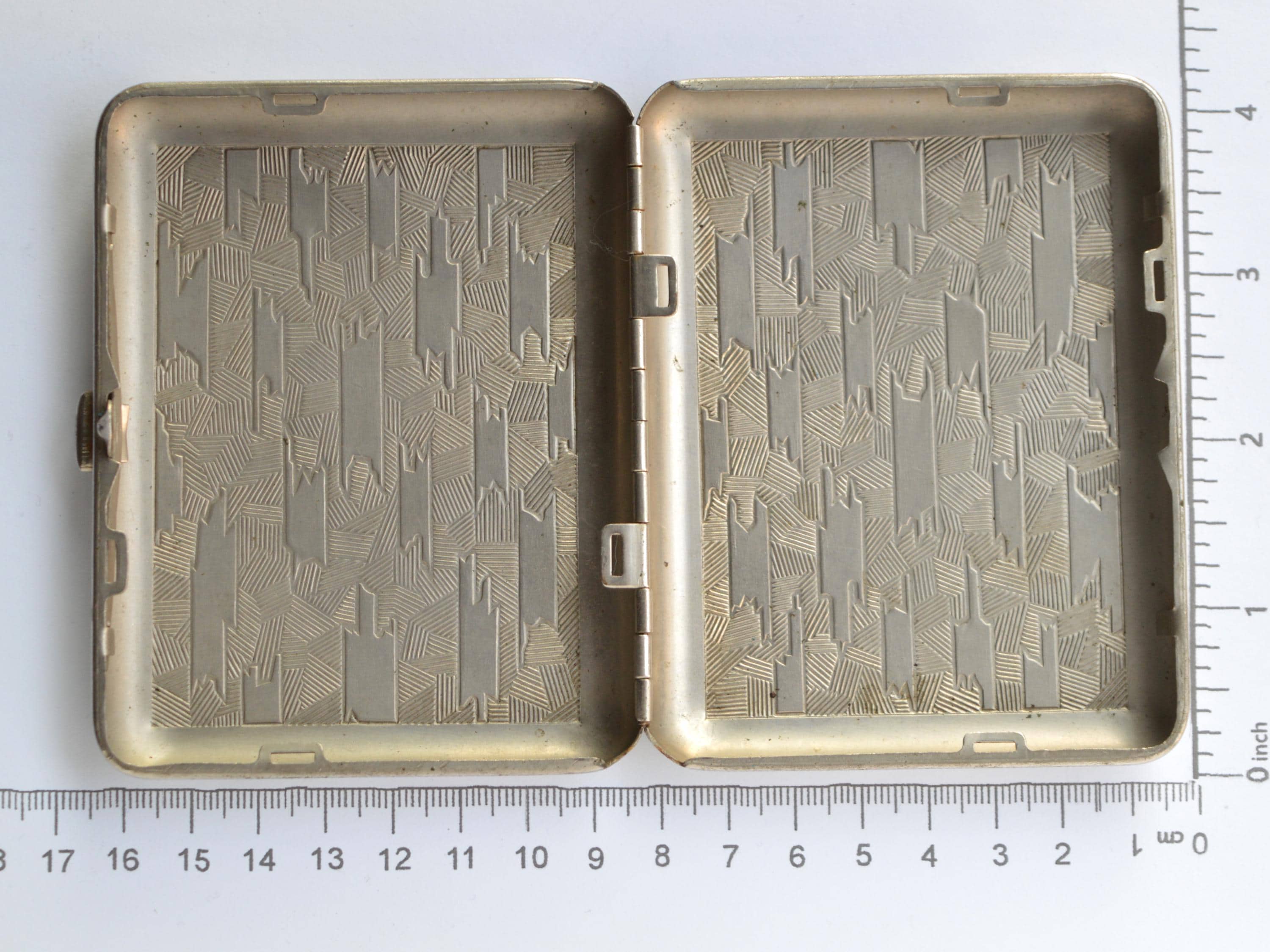 アールデコ調ロシアエナメルシガレットケース、重厚な金属製ボックス