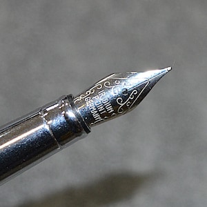 Pierre Cardin Iridium Point Fountain Pen Germany, Collectible Luxury pen