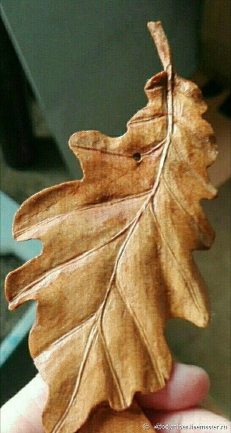 клен зеленый клен резной. дубовый лист резьба по дереву. дерево с резными листьями. резьба по дереву листок. резьба татьянка - tatianka woodcarving.