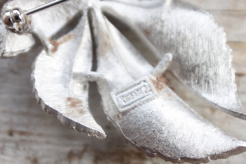 leaf pin leaf brooch womans jewelry sweater pin burst of vintage silver brooch Trifari brooch Broach Vintage Trifari Pin 1950 brooch