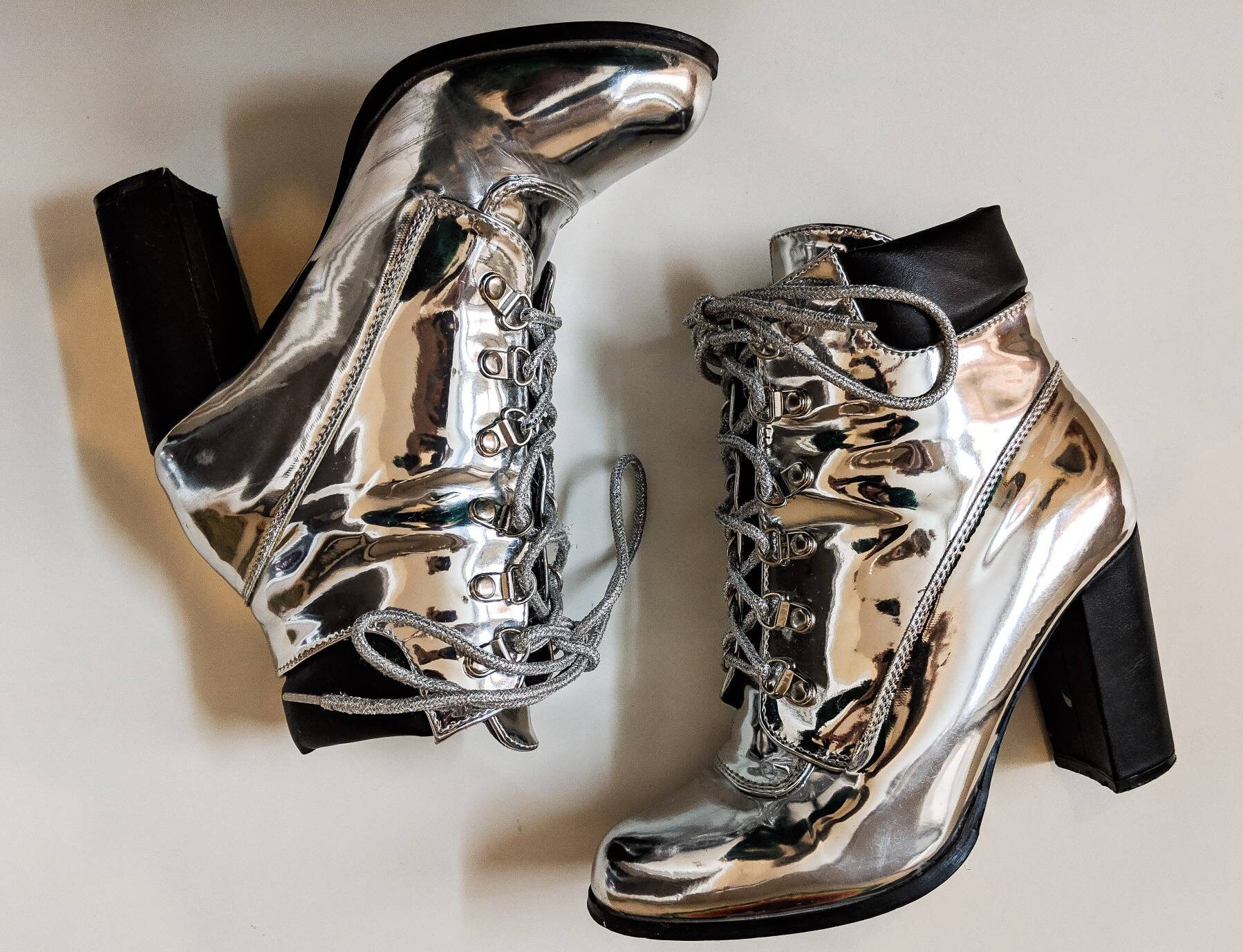 Cape Robbin Vintage 1990 Shinny Silver Ankle Boots Size US Cape Robbin Vintage 1990 Shinny Silver Ankle Boots Size US