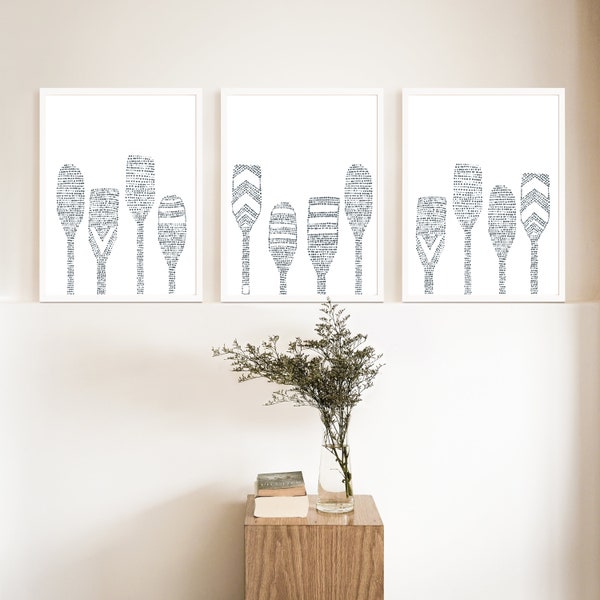 Lake House Decor Paddel Druck-Set oder moderne Seehaus Strand Küstenlandschaft Triptychon | "Lake House Paddles" - 3er-Set - Kunstdrucke oder Leinwände."