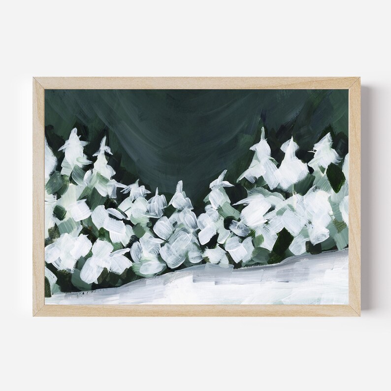 Pode incluir: Uma pintura que retrata uma cena de floresta nevada com &aacute;rvores brancas sobre um fundo verde escuro.