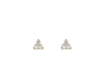 Orecchini in oro 14 carati con diamanti / Orecchini con diamanti / Oro giallo / Orecchini / Orecchini tre pietre