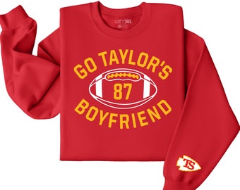 funny go taylor's boyfriend kansas city football 87 shirt KC football travis and taylor sweatshirt hoodie hooded fan sweatshirt