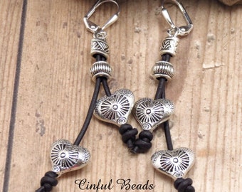 Boucles d'oreilles Silver Heart, Boucles d'oreilles en cuir Boho noir, Boucles d'oreilles Silver Heart Dangle, Boucles d'oreilles Silver Heart Fringe For Women