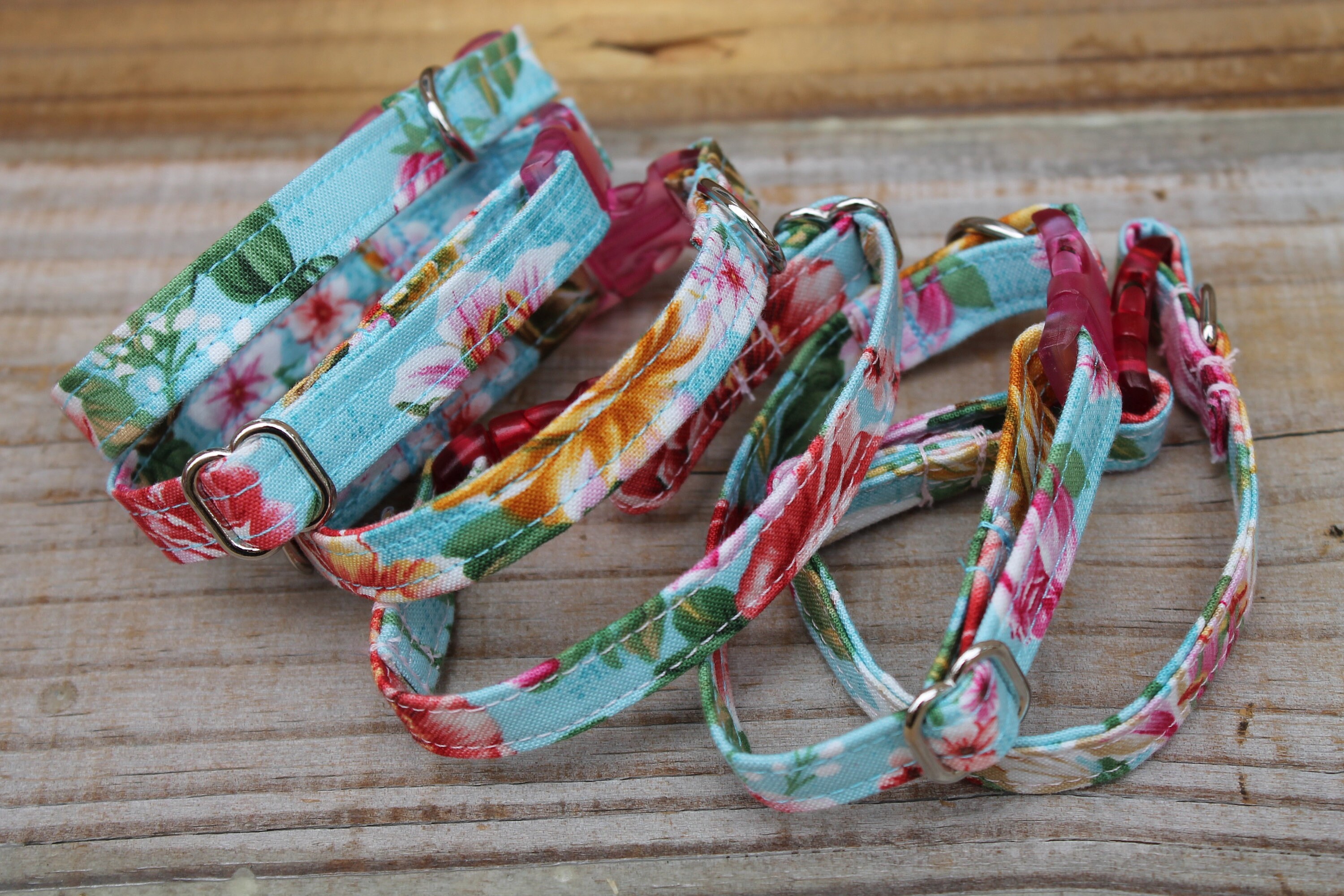 Teacup Dog Puppy Collar, XXS/XS 69 Inches, Red and Pink Rose on Aqua