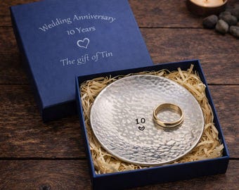 Cadeau pour 10e anniversaire de mariage. Cadeau en étain fait main pour son mari pour son 10e anniversaire. Porte-anneaux en étain. Fabriqué à la main en Cornouailles.