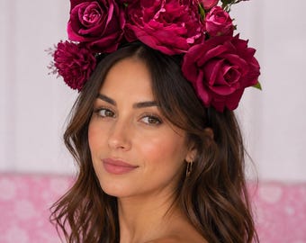 Fascinator con rose bordeaux - Copricapo floreale viola per corse - Cappello per la Melbourne Cup - Fascinator floreale - Invitata a un matrimonio - Accessorio per il Carnevale di primavera