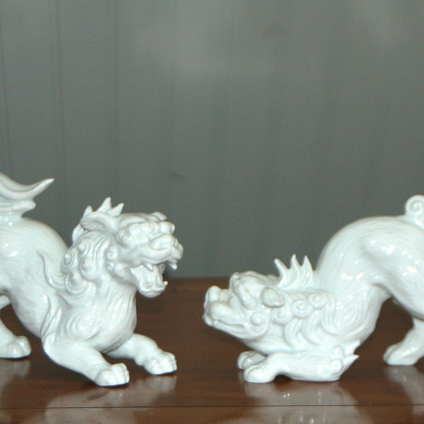 FITZ & FLOYD FOO Dogs White Chinese Blanc de Chine Statue Qilin Pair Hirado Qq