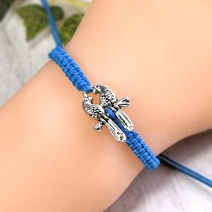 Parakeet Bracelet - Adjustable Hemp Bracelet - Silver Tropical Parrot Lovebirds Jewelry - Gift for Budgie Bird Lover - Bird Watching Watcher