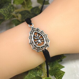 Spider Bracelet for Men or Women - Adjustable Hemp Cord Jewelry w/ Spiderweb Charm - Entomology Gifts - Halloween Jewelry - The English Ivy