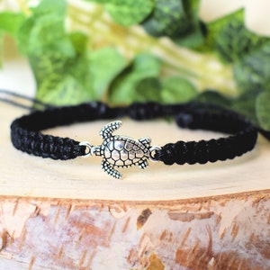 Sea Turtle Bracelet - Adjustable Hemp Animal Jewelry - Boho Beach Gift for Men or Women - Woven Braided Knotted String - The English Ivy