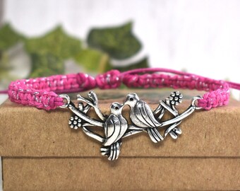 Bracciale Lovebirds Hemp - Bracciale regolabile con ciondolo a forma di uccello - Gioielli naturali, regali primaverili e pasquali sotto i 20 dollari per lei