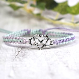 Pulsera de amor infinito con banda de cáñamo: joyería de hilo ajustable con dije de corazón infinito. Regalo para novia, esposa, madre, hija o hermana.