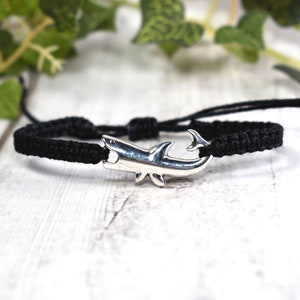Pulsera de cáñamo con tiburón para hombre o mujer: regalo para amantes del océano, los tiburones y biólogos marinos. Pulsera de cordón con dije de animal plateado.