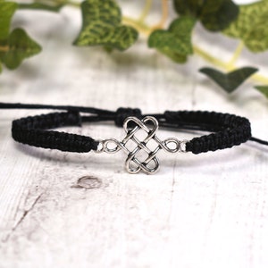 Celtic Knot Bracelet - Hemp String Bracelet with Adjustable Band - Irish Gifts - Celtic Jewelry - Friendship Bracelets - The English Ivy