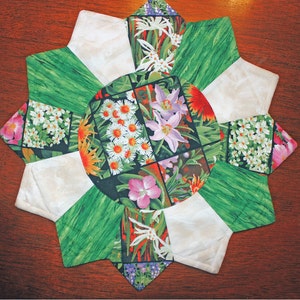 Small Quilted Centerpiece, Trivet, Quilted Table Topper, Home Decor, Candle Mat