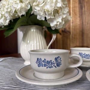 Vintage Pfaltzgraff Blue Village Cups & Saucers – Set of 4 Floral Stoneware – Farmhouse Cottage Kitchen – 1970s
