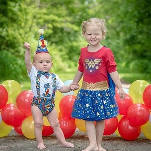 ¡Pum! Traje de fiesta de superhéroes de cómics, primer segundo cumpleaños, para niños, para romper tarta, corbata, mono, pantalones bombachos, gorro de fiesta