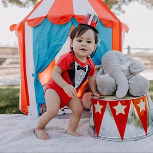 Circus ringmaster tuxedo onesie birthday costume outfit, carnival greatest showman cake smash outfit, boys 1st bday, 2nd bday, tuxedo onesie