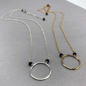 Zwarte Spinel ketting cirkel ketting sierlijke ketting eternity ketting karma ketting gelaagde ketting minimalistische ketting cadeau voor moeder