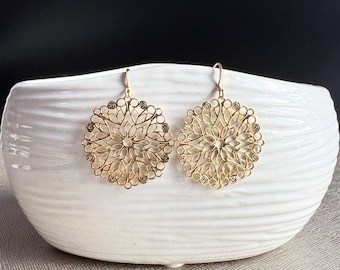 Pendientes de filigrana redondos, pendientes arabescos, pendientes de filigrana, filigrana de oro, filigrana de plata, filigrana de flores, pendientes delicados, pendientes de encaje