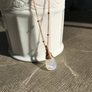 Collar de piedra lunar Collar de chakra Collar delicado para mujeres Junio Piedra de nacimiento Collar de piedras preciosas Regalo para su regalo para novia