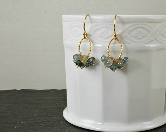 Brincos Aquamarine March Birthstone Brincos azuis Brincos pendurados Brincos de pedra de aniversário Brincos fofos Brincos de ouro Presente para seu presente para a mãe