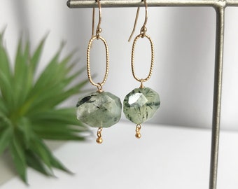 Boucles d'oreilles vertes Boucles d'oreilles délicates Boucles d'oreilles pour femme Boucles d'oreilles en or Boucles d'oreilles en argent Cadeau pour elle Cadeau pour maman Cadeau pour femme Cadeau d'anniversaire