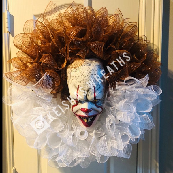 18 inch Creepy Clown Wreath IT Pennywise Wreath w/mask. (No lights)