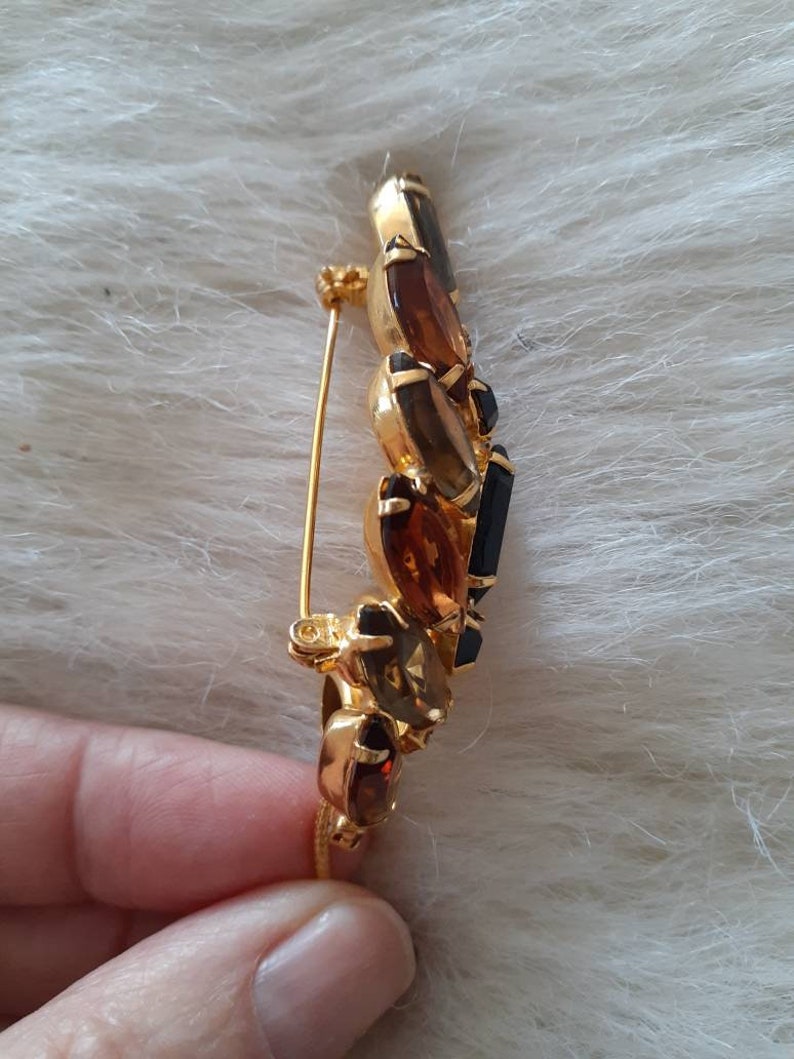 Gorgeous vintage julianna style opened back stones brooch pin
