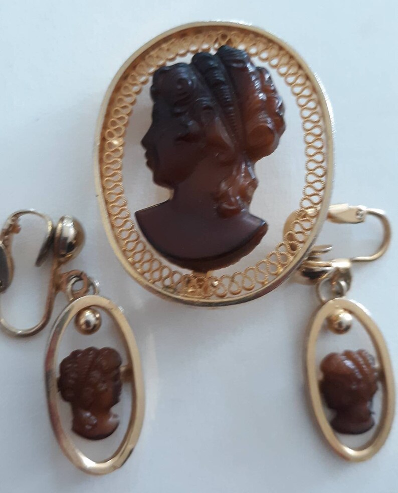 Brooch and Clip on Earrings Vintage Gold tone Brown Carved Glass Lady Woman Cameo set