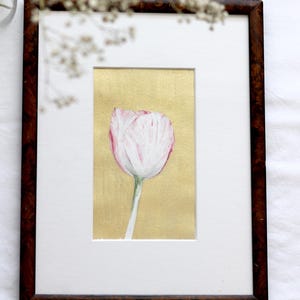 Tulpen-Aquarellgemälde auf gold in elegantem vintage Rahmen – stimmungsvolle Vintage-Kunst | Judit Fortelny Fine Art