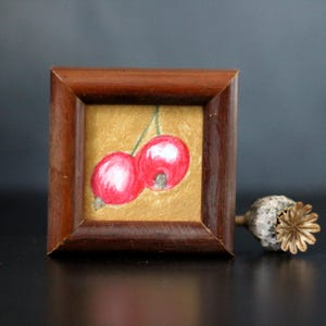 Mini red currant still life watercolor painting on gold – decorative vintage kitchen art, 6.5 x 6.5 cm | Judit Fortelny Fine Art