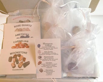 Kristallen boxset menopauze: reiki-geactiveerde kristallen, informatiekaarten, personalisatieoptie en milieuvriendelijke verpakking